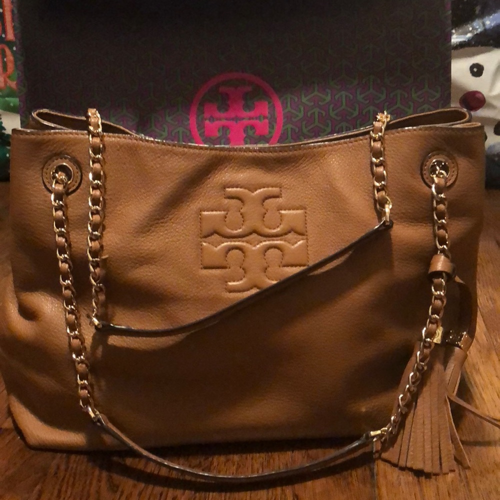 Tory burch thea chain slouchy shoulder bag.